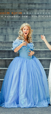 Wedding couple met Cinderella in the middle of the day