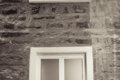 Spontaneous people peeking at wedding couple in Old Montreal