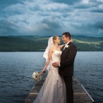 Couple devant l'eau à Mont-Tremblant